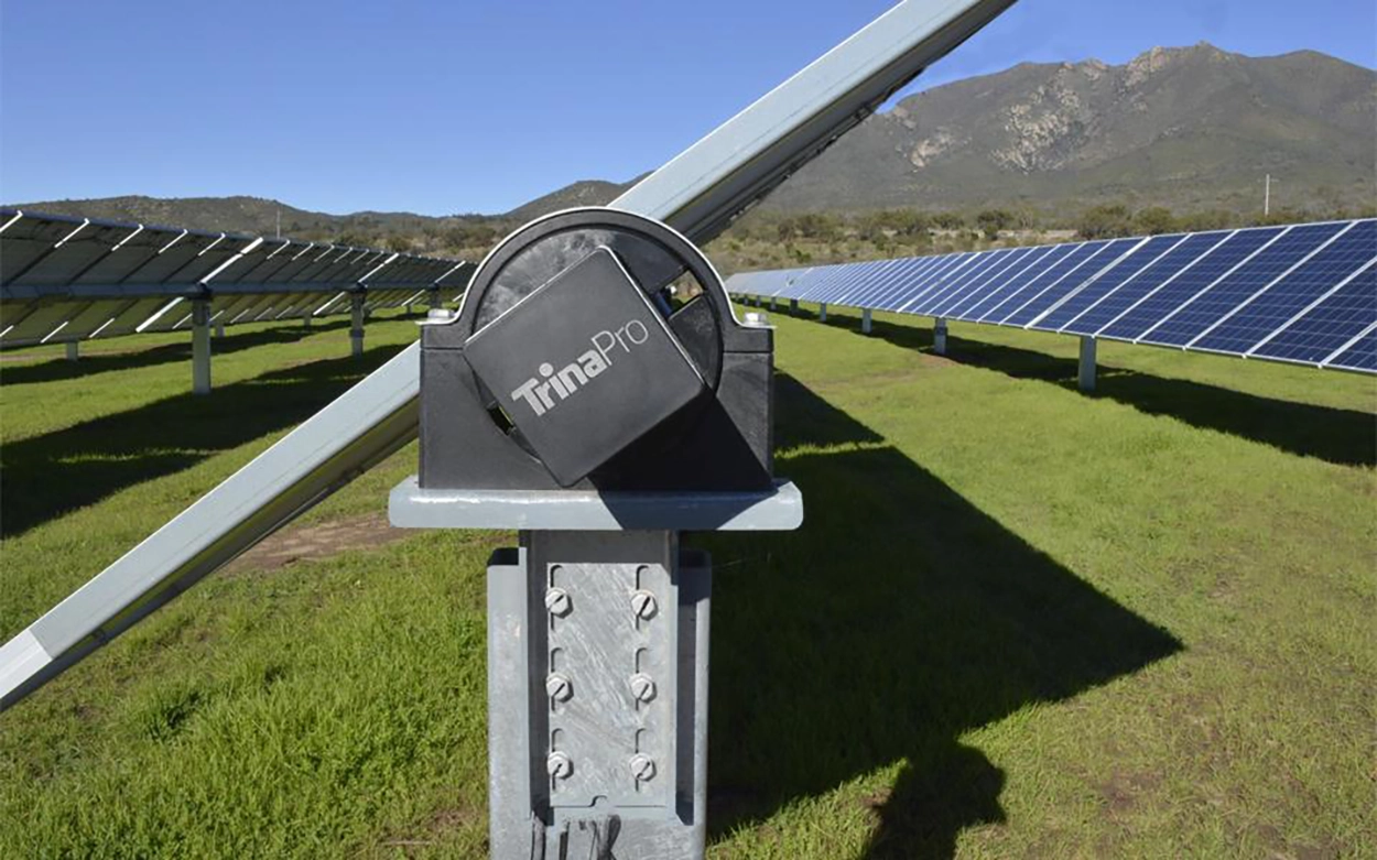 Solar ground mount system off-grid