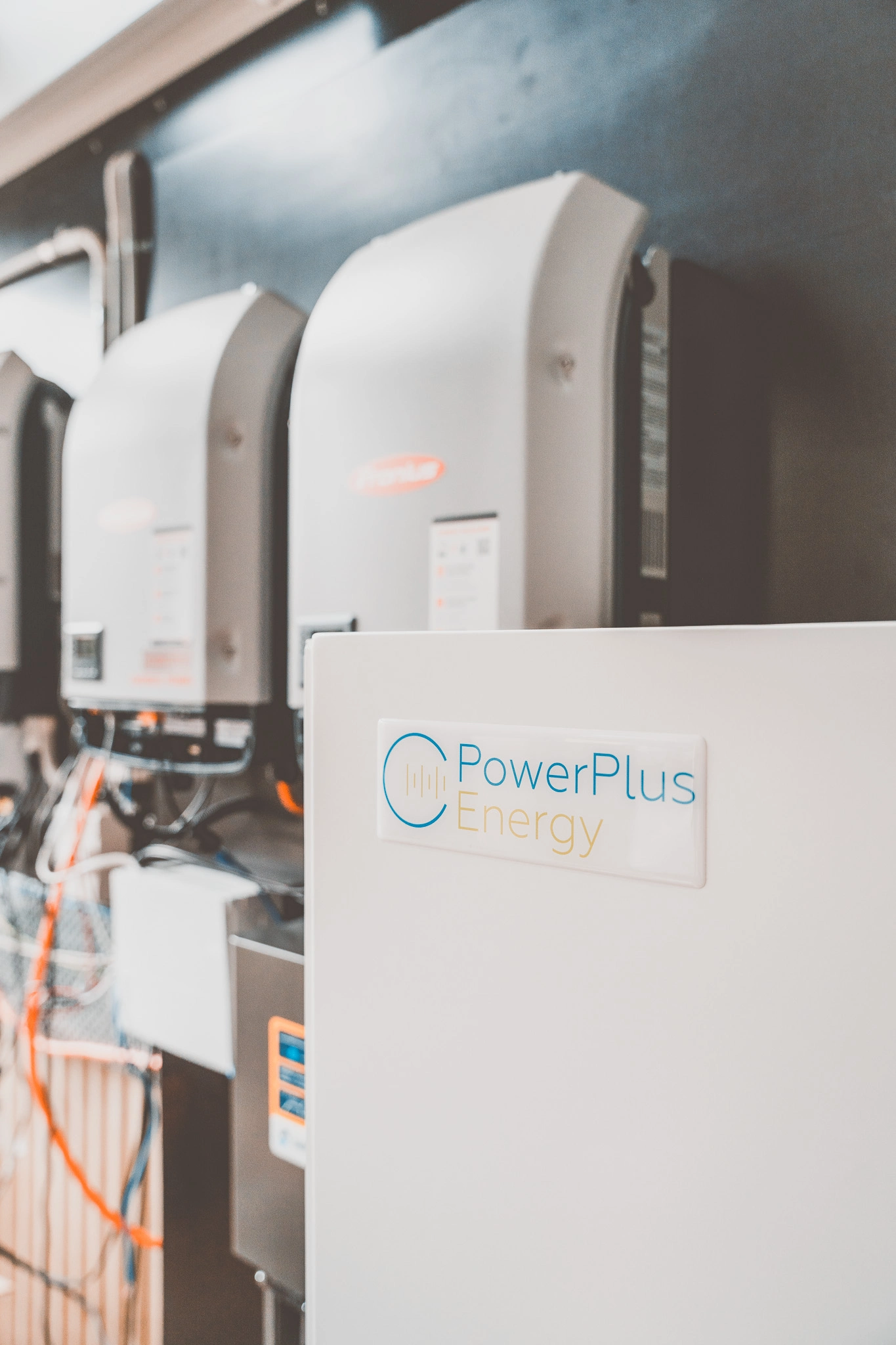 PowerPlus battery and Fronius inverter for off-grid solar setup