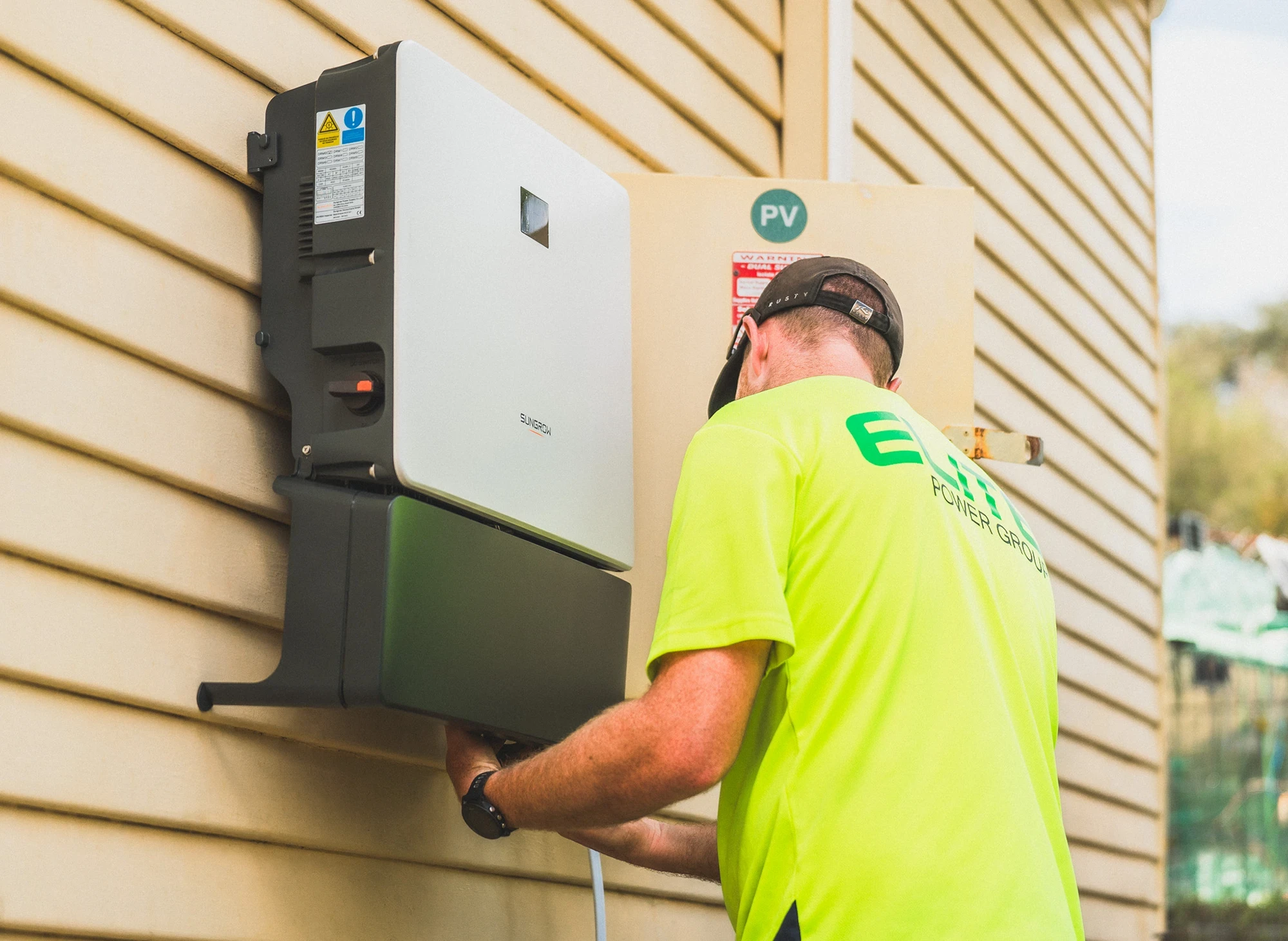 Grid-Tied vs. Hybrid Inverters: Inverter Types Explained⚡Australia