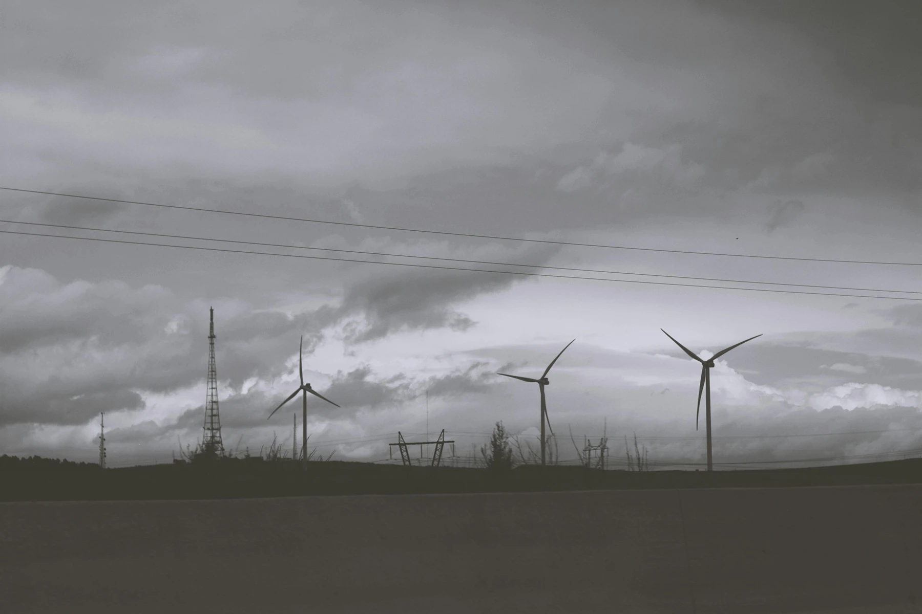 AC vs. DC Power: What’s the Difference?⚡With Examples 2025